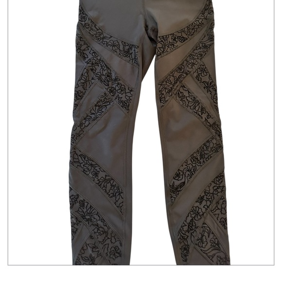lululemon🍋Black Wunder Under High-Rise Tight *Flocked 28” - Picture 3 of 8